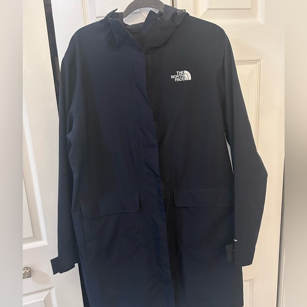 North Face Navy coat. It is an XL womens raincoat. Never been worn .
